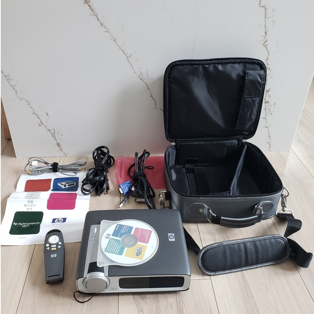 HP‎ XB31 Digital Projector Remote Carrying Case Cables Included Y2K